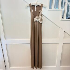 Mon Ami USA Tan Sleeveless Plunge Neck Maxi Dress size M